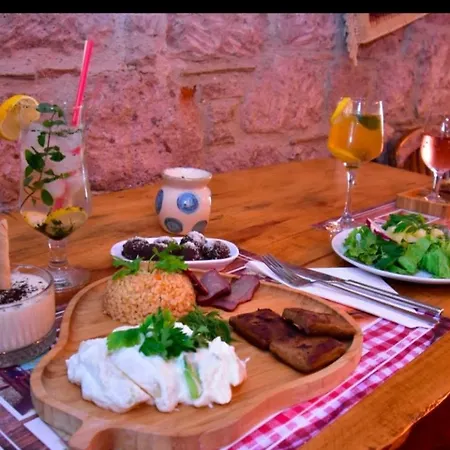 Casa de hóspedes Azra Konuk Evi Restoran Küçükköy