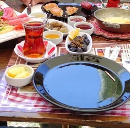 Azra Konuk Evi Restoran *